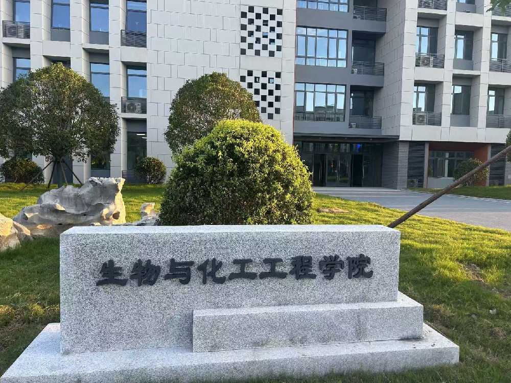 湘东区扬州职业大学体育场高杆灯项目